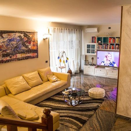 Villa Ivana Desenzano del Garda Bagian luar foto