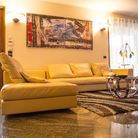 Villa Ivana Desenzano del Garda Bagian luar foto