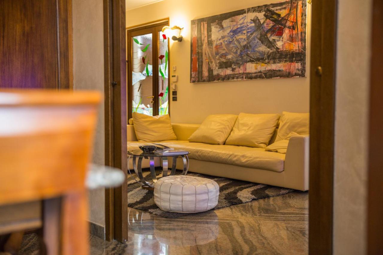 Villa Ivana Desenzano del Garda Bagian luar foto