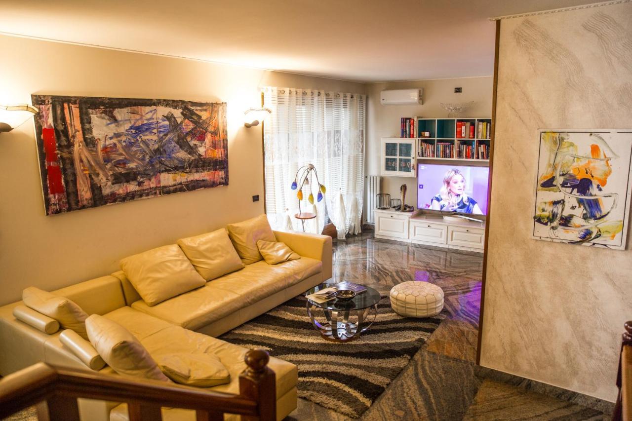 Villa Ivana Desenzano del Garda Bagian luar foto