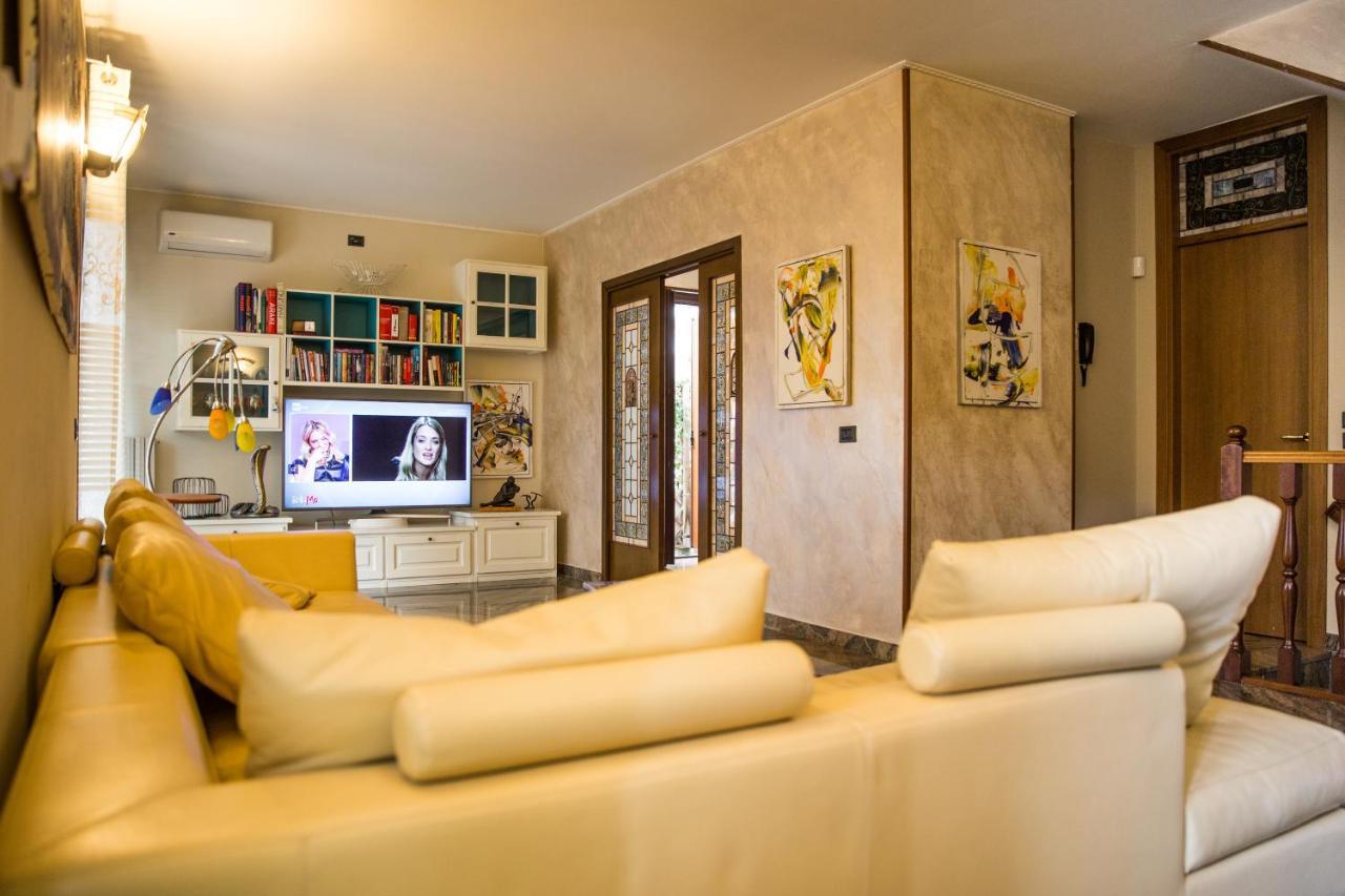 Villa Ivana Desenzano del Garda Bagian luar foto