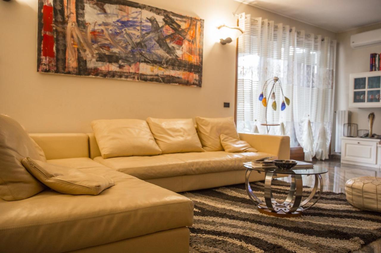 Villa Ivana Desenzano del Garda Bagian luar foto