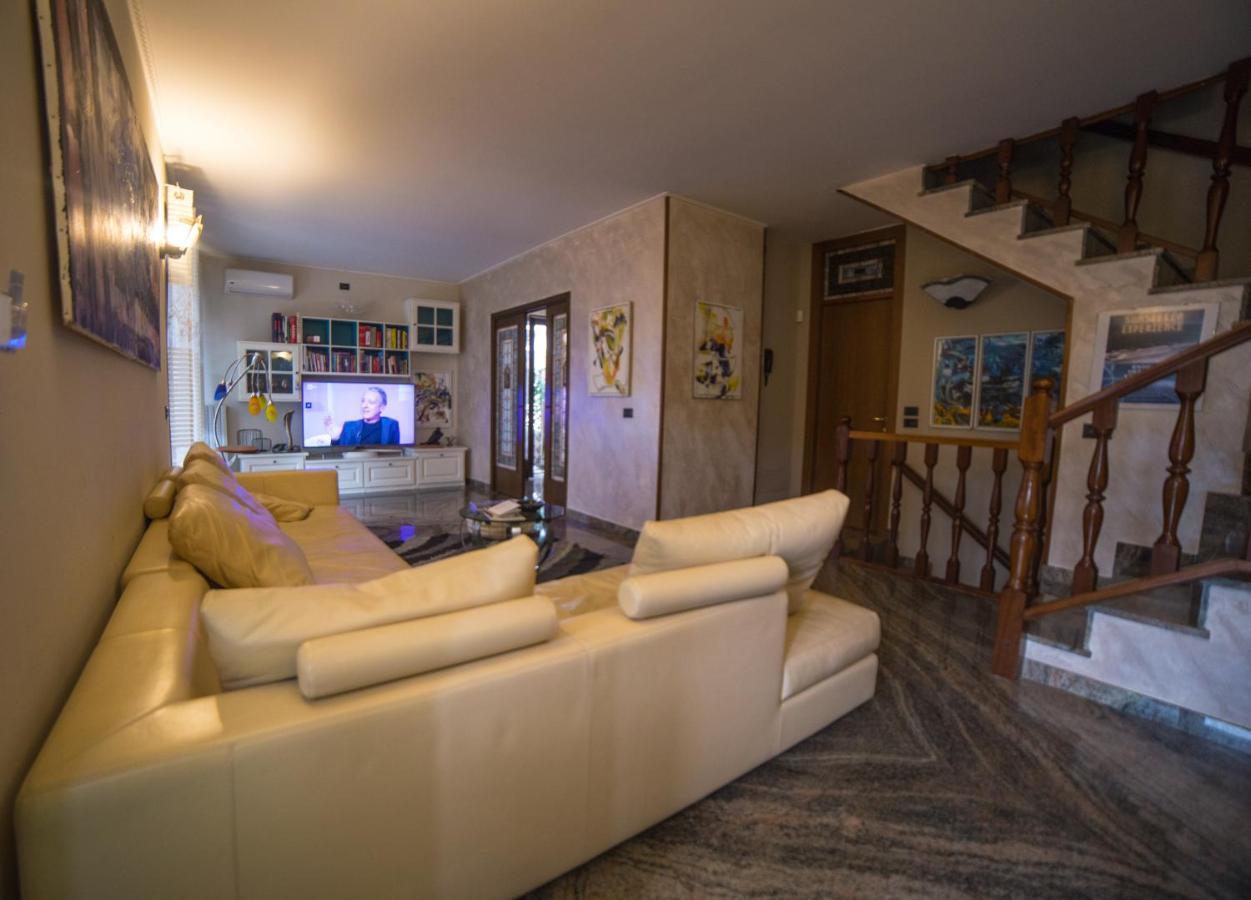 Villa Ivana Desenzano del Garda Bagian luar foto