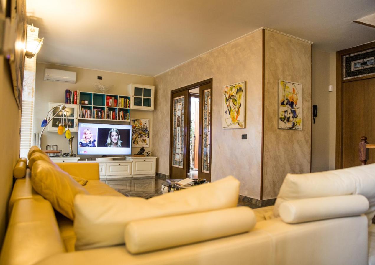 Villa Ivana Desenzano del Garda Bagian luar foto