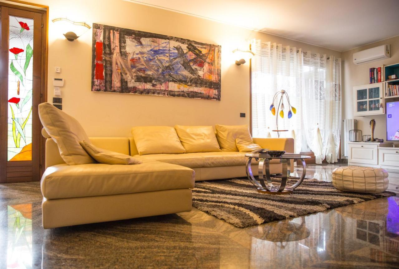 Villa Ivana Desenzano del Garda Bagian luar foto