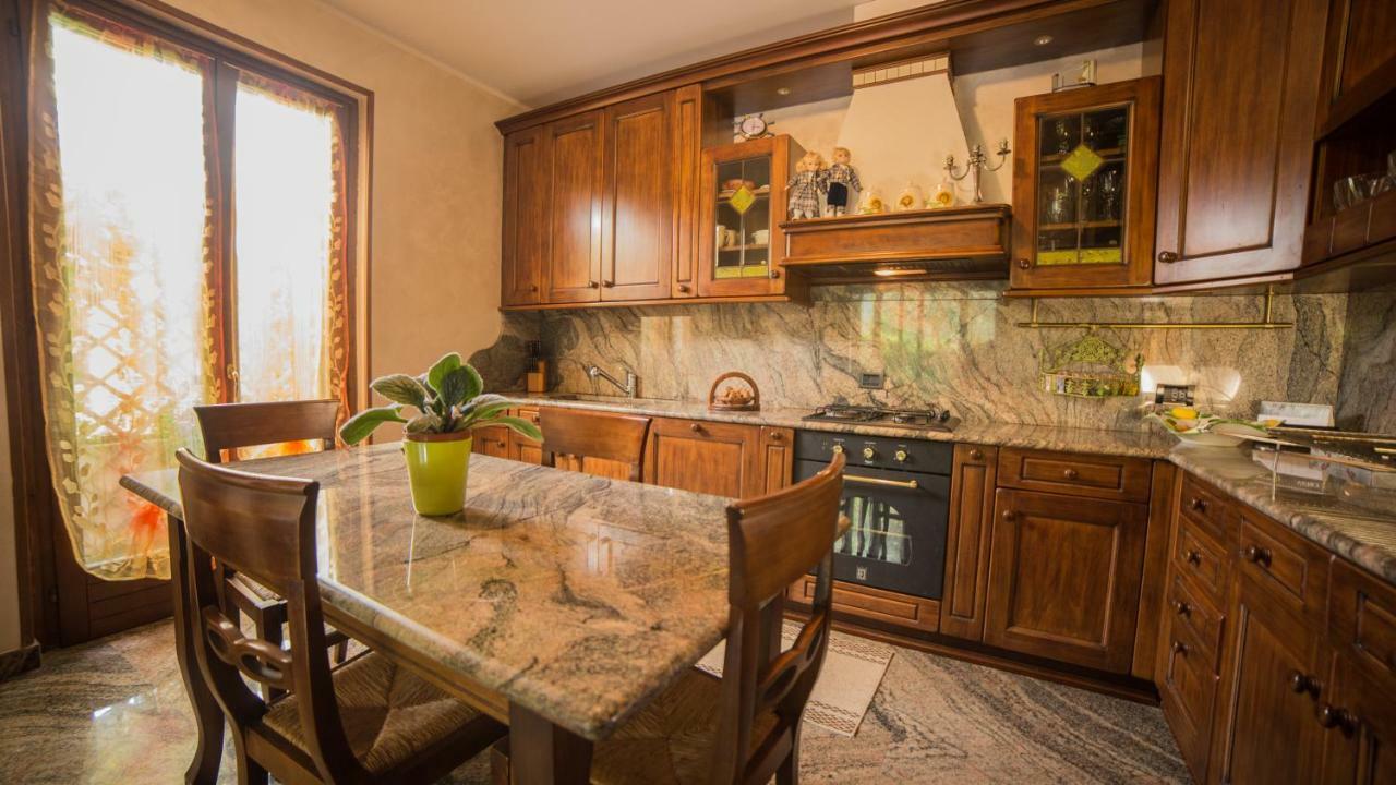 Villa Ivana Desenzano del Garda Bagian luar foto