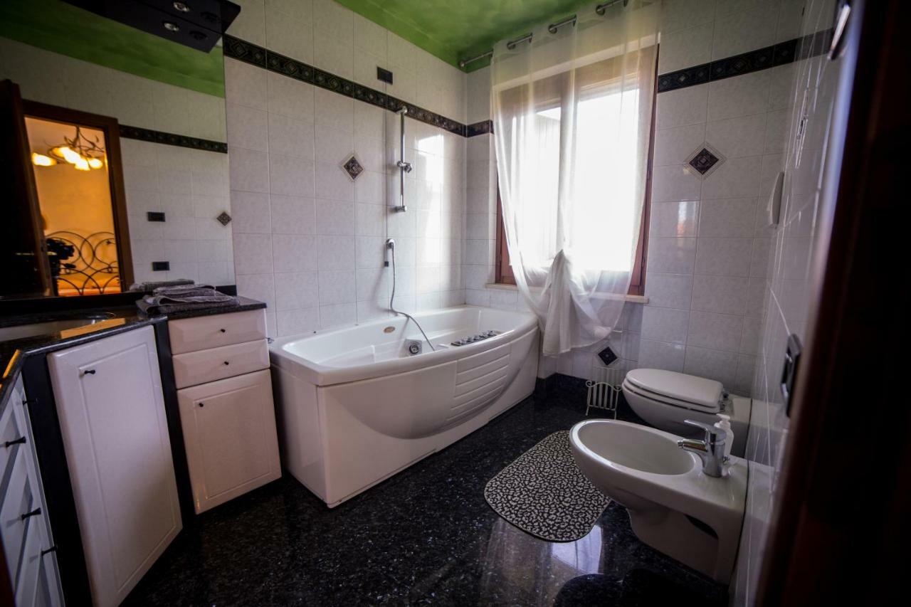 Villa Ivana Desenzano del Garda Bagian luar foto